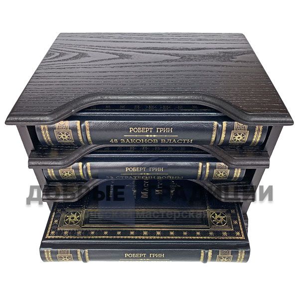 Robert green (set of 3 books) in a wooden case. Gift books bound in leather.